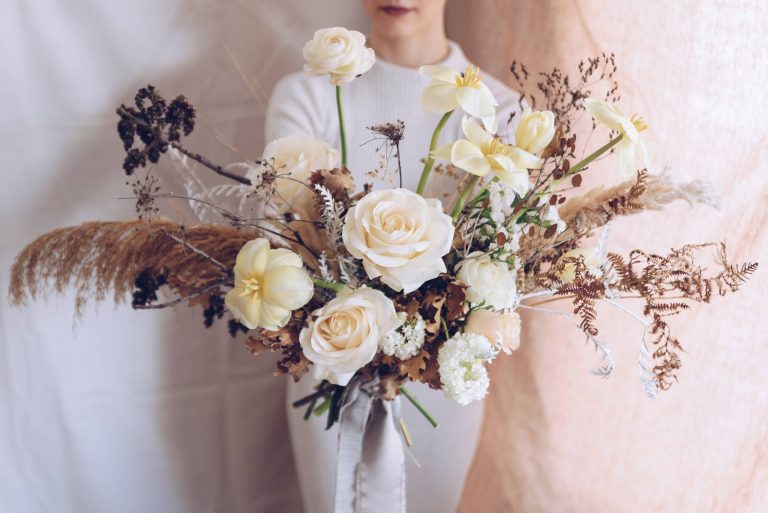 The Magic of Color Harmony in Wedding Floristry